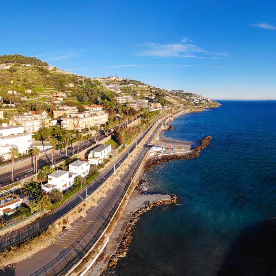Da Mariella Case Vacanza - Bilocale Sunset Vista Mare ซานเรโม ภายนอก รูปภาพ